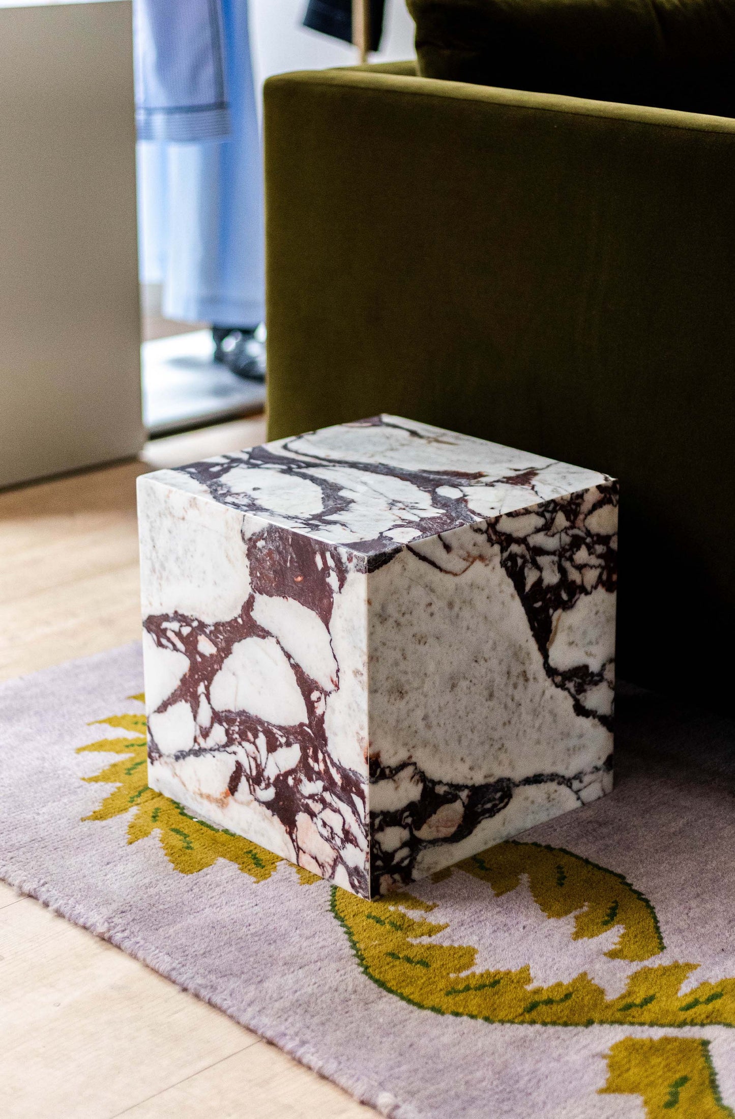 Calacatta Viola Marble Cube