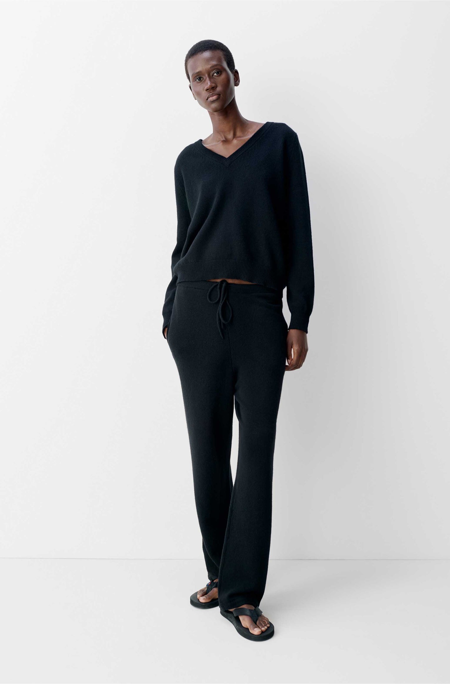 The Classic Cashmere V-Neck