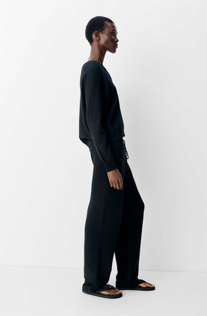 The Classic Cashmere V-Neck